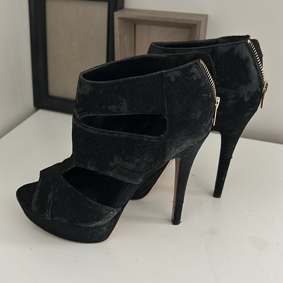 Black Aldo Heels/Sandals - Picture 3 of 5